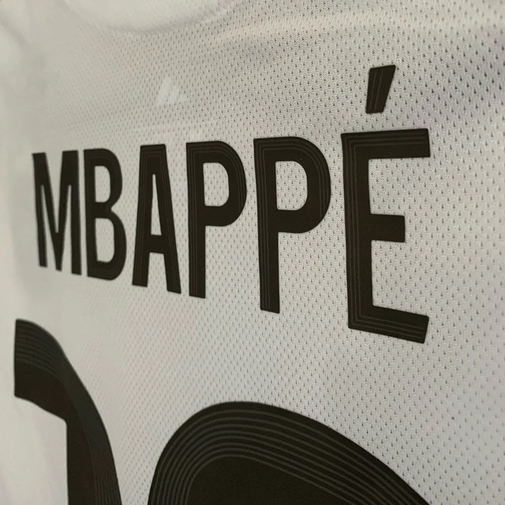 Real Madrid 2025/2026 Jerseys - Picture 14 of 15